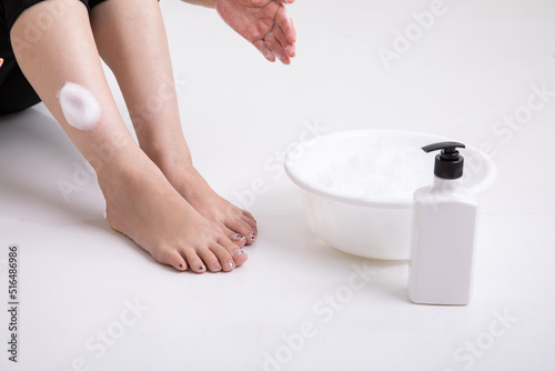 身体を洗う女性の足元 Women's feet washing their bodies 