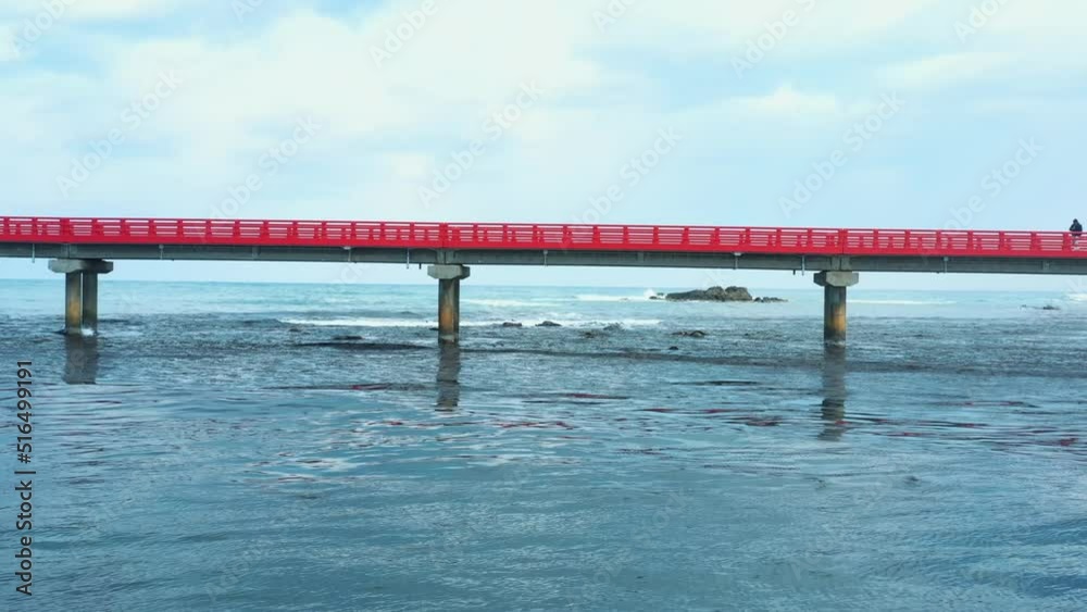 橋と海