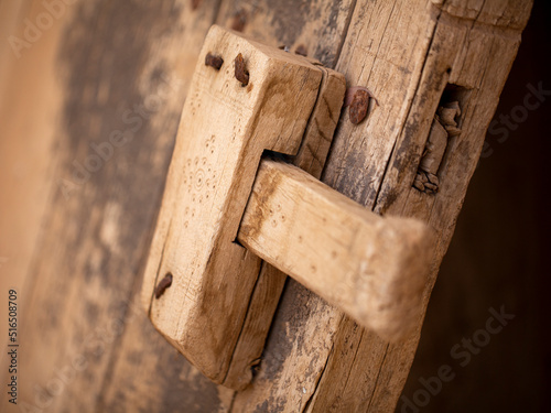 Pasador de madera rústico y antiguo