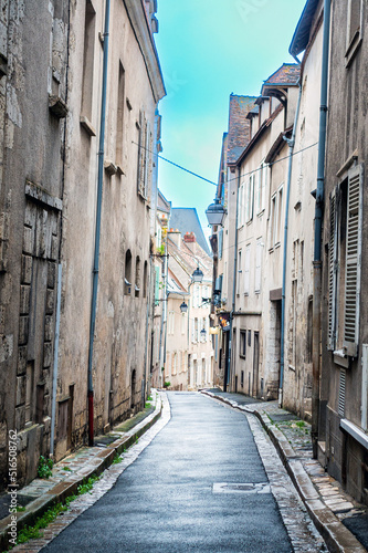 Fototapeta Naklejka Na Ścianę i Meble -  Street view of Chartres city, France.