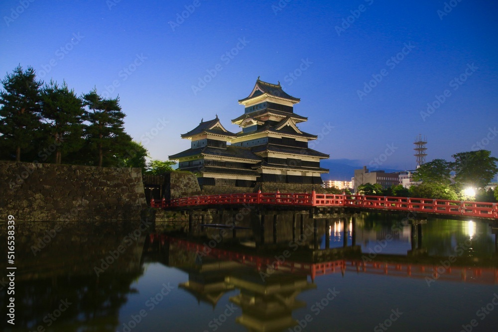 夜明け・松本城(長野県・松本市) 夜明け・松本城(長野県・松本市)