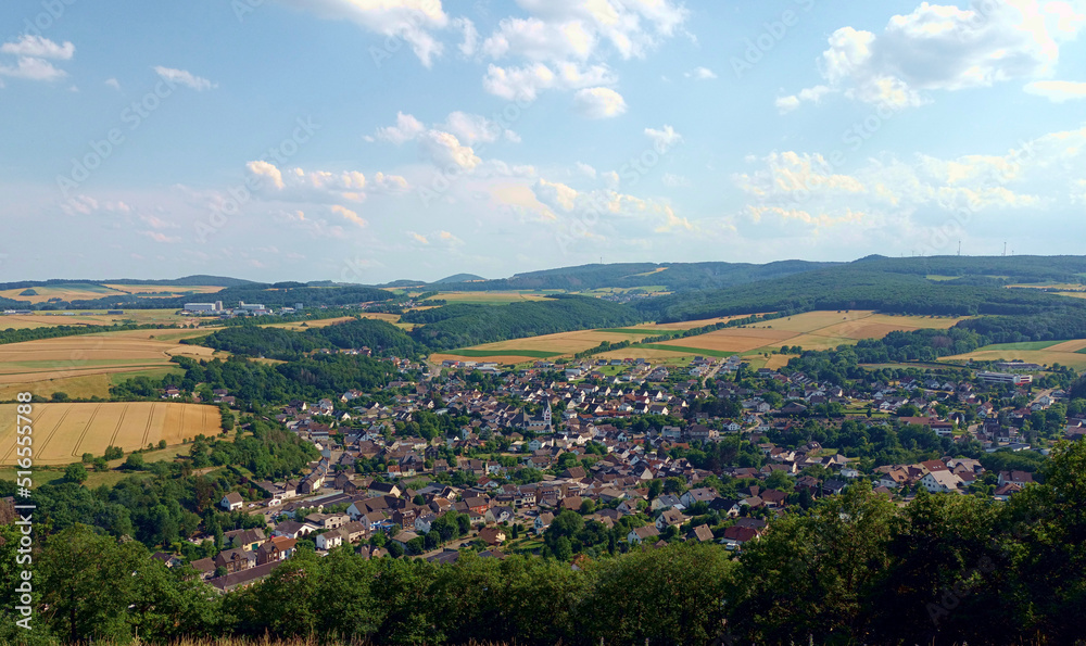 Blick auf Niederzissen im Landkreis Ahrweiler in der Eifel in Rheinland-Pfalz