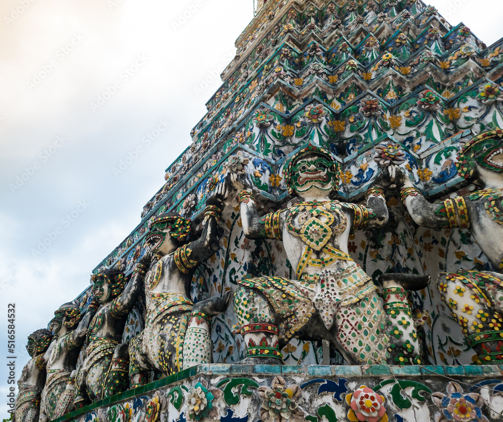 Fototapeta premium Architecture statues detail of Phra Prang at Wat Arun or Temple of Dawn.