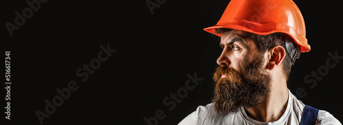 Foto Bearded man worker with beard, building helmet, hard hat