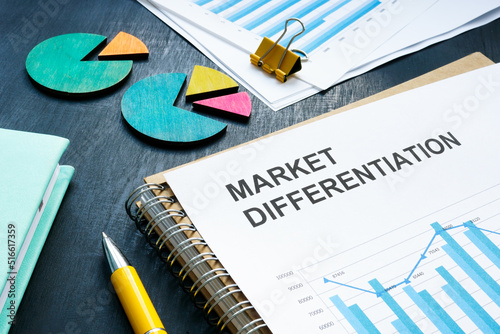 Papier peint Report about market differentiation with charts and graphs.