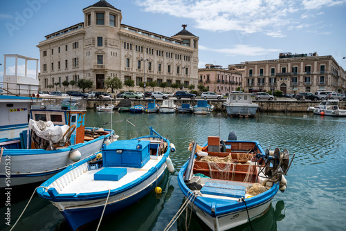 Vista del puerto de la Isla de Ortigia en Siracusa, Sicilia, Italia