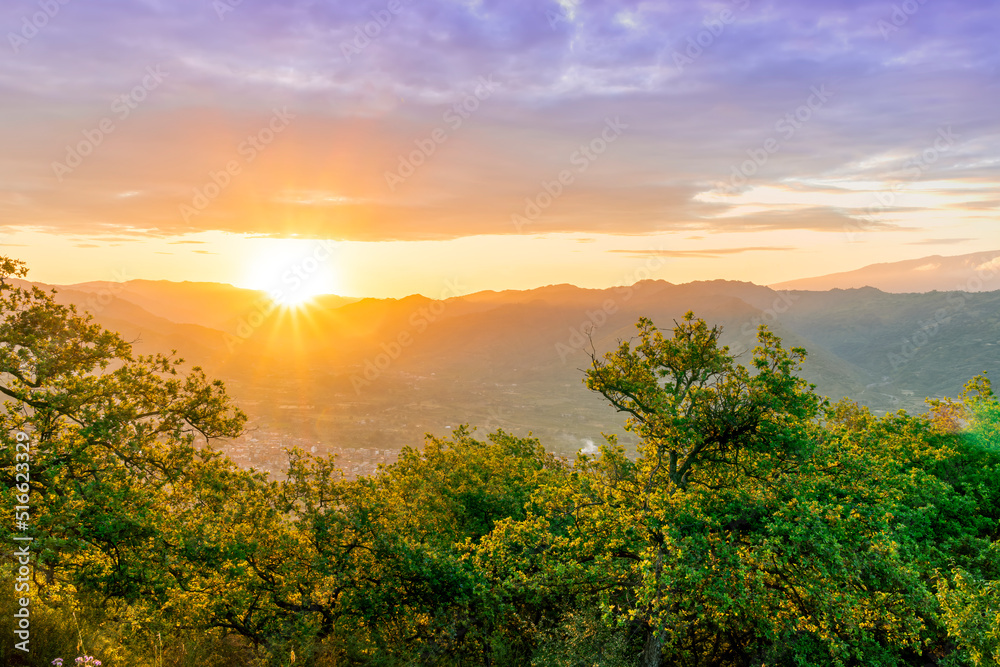 Naklejka premium graet highland landscape with scenic view from mountain to below to a walley with majectic mountains and scenic cloudy sunset on background