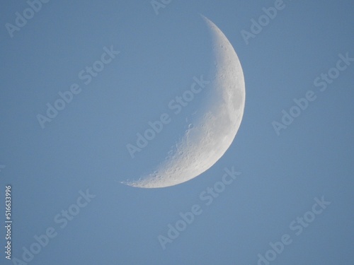 Mond am frühen Abend
