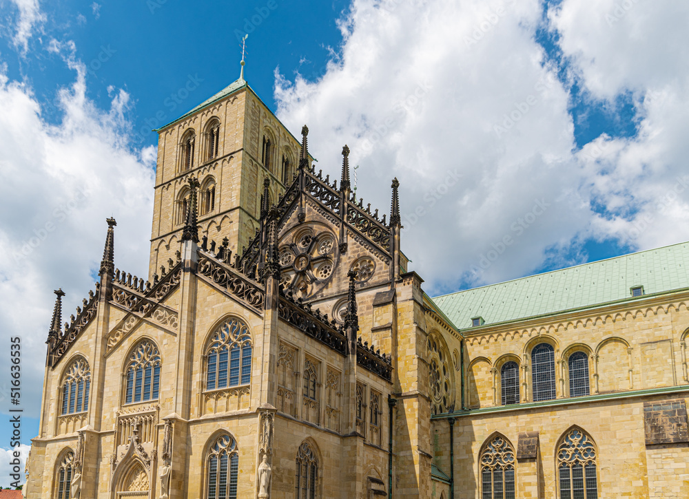 Dom in Münster mit Paradies und Südturm