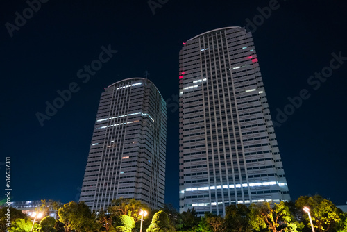 Fotografiet 千葉市美浜区 夜の幕張新都心、高層ビル群