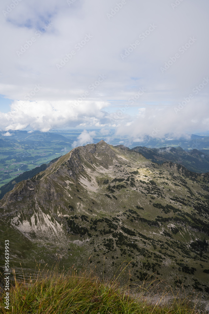 Obraz premium View to an Alpine valley with clouds