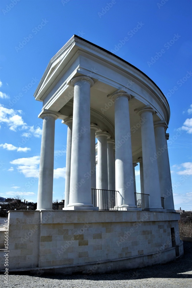 The colonnade is a continuation of the palace estate of Vorontsov on Odessa Boulevard