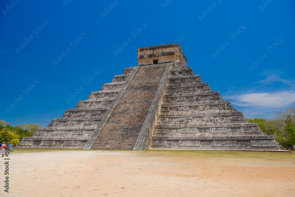Temple Pyramid of Kukulcan El Castillo, Chichen Itza, Yucatan, Mexico, Maya civilization