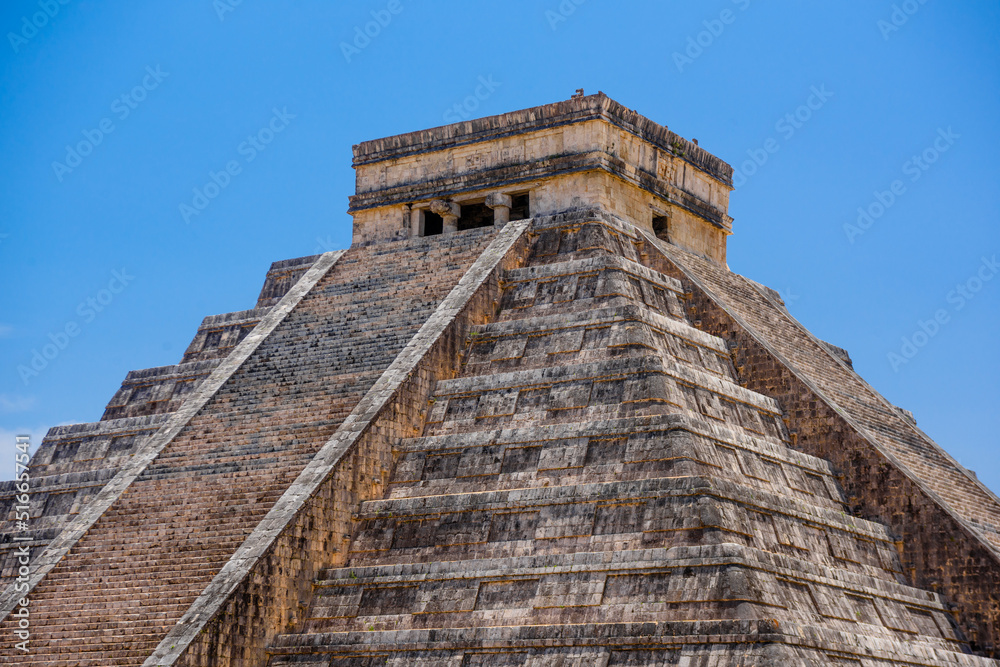 Temple Pyramid of Kukulcan El Castillo, Chichen Itza, Yucatan, Mexico, Maya civilization