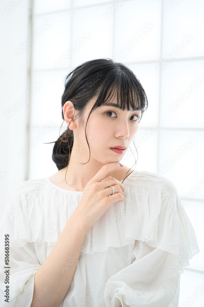 アンニュイな女性のビューティー アンニュイな女性のビューティー