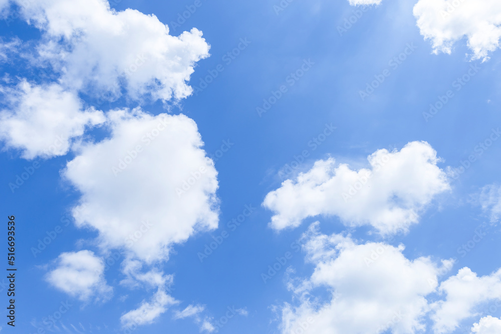 Fototapeta premium Skyscape background, white cloud over clear blue sky background, nature background