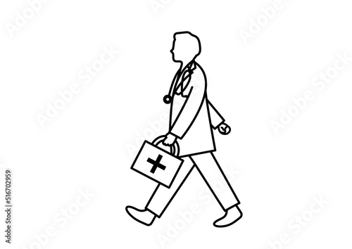 歩いている医師　バッグを持って訪問診療に向かうお医者さん photo