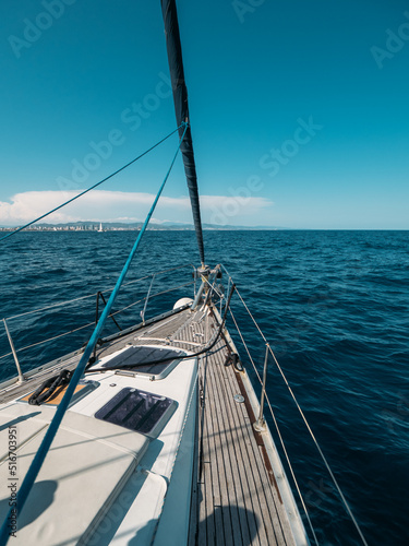 Valokuva View from yacht prow heading in mediterranean sea with deep blue water in summer
