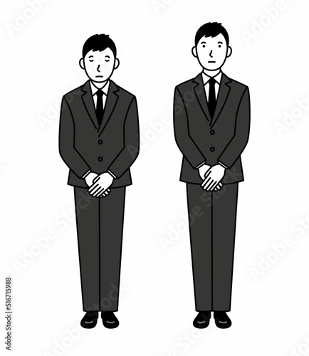 お辞儀をする喪服の男性