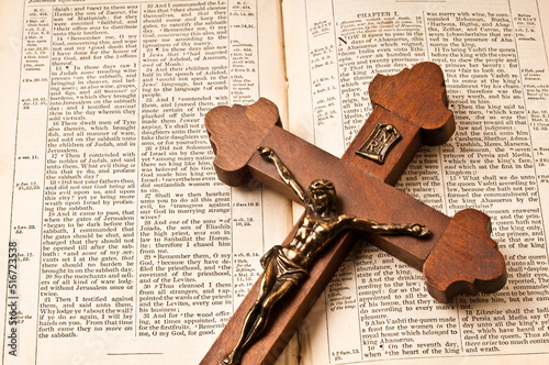 Fotobehang crucifix and bible