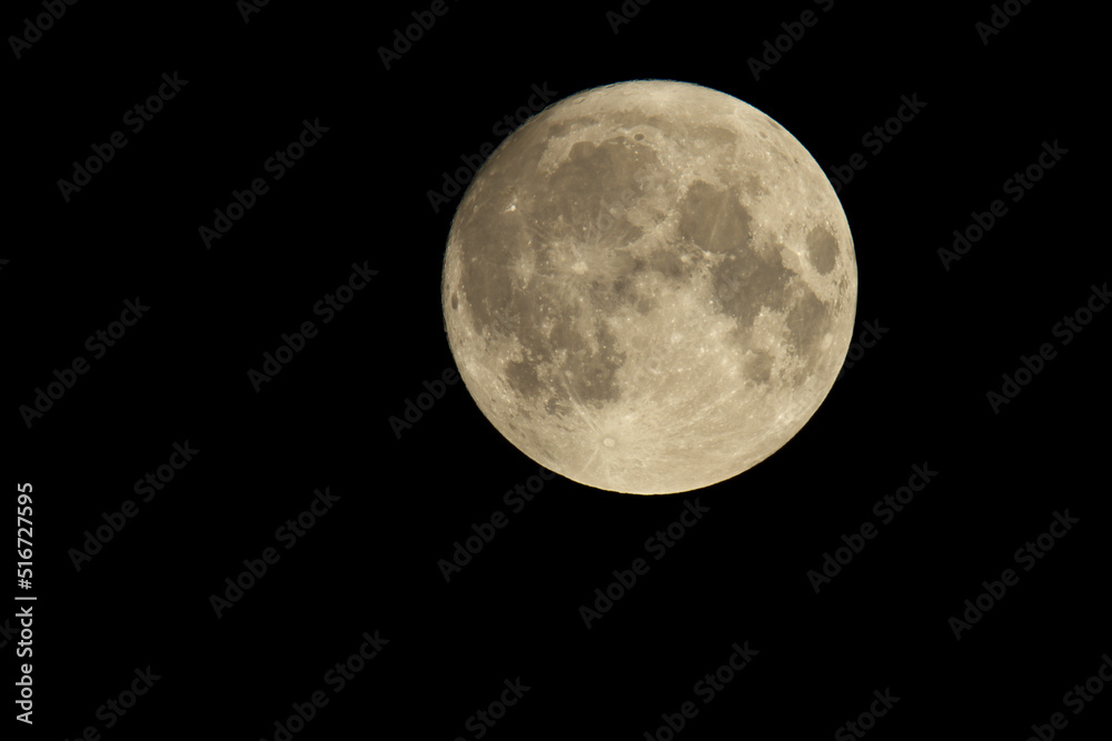 Obraz premium Full moon on a summer night
