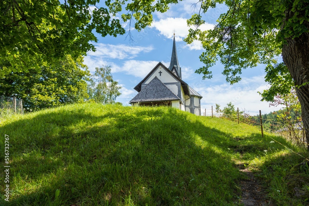 Obraz premium small mountain chapel in the Alps of Austria