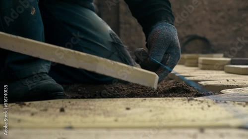 Wallpaper Mural The master lays tiles on the sidewalk Torontodigital.ca