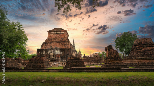 Photo Wat Mahathat Temple in the precinct of Sukhothai Historical Park, a UNESCO World
