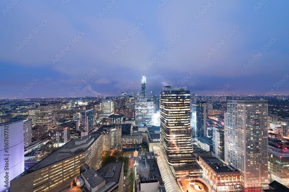 Fototapeta premium The downtown Toronto Canada at dusk
