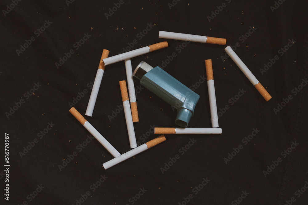 Obraz premium asthma and cigarettes