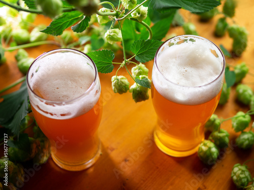 Canvastavla Two glasses of craft beer ipa , green cones of hops