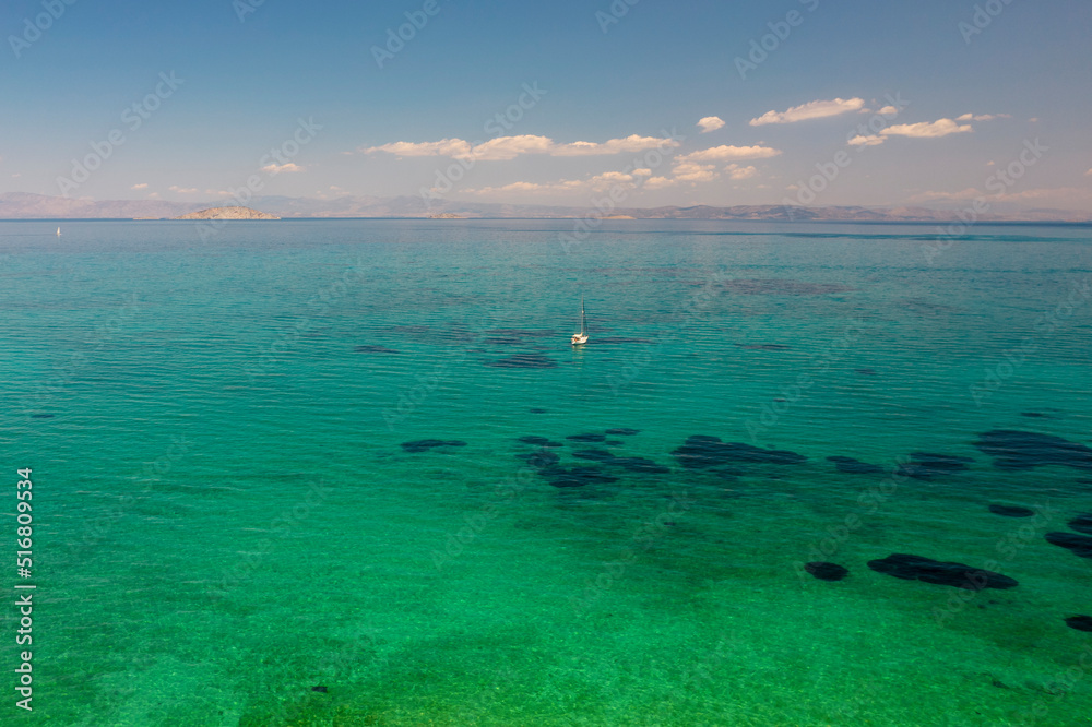Wyspa Agistrii w Grecji, widok z góry z drona. Widok na piękne morze śródziemne.
 - obrazy, fototapety, plakaty 
