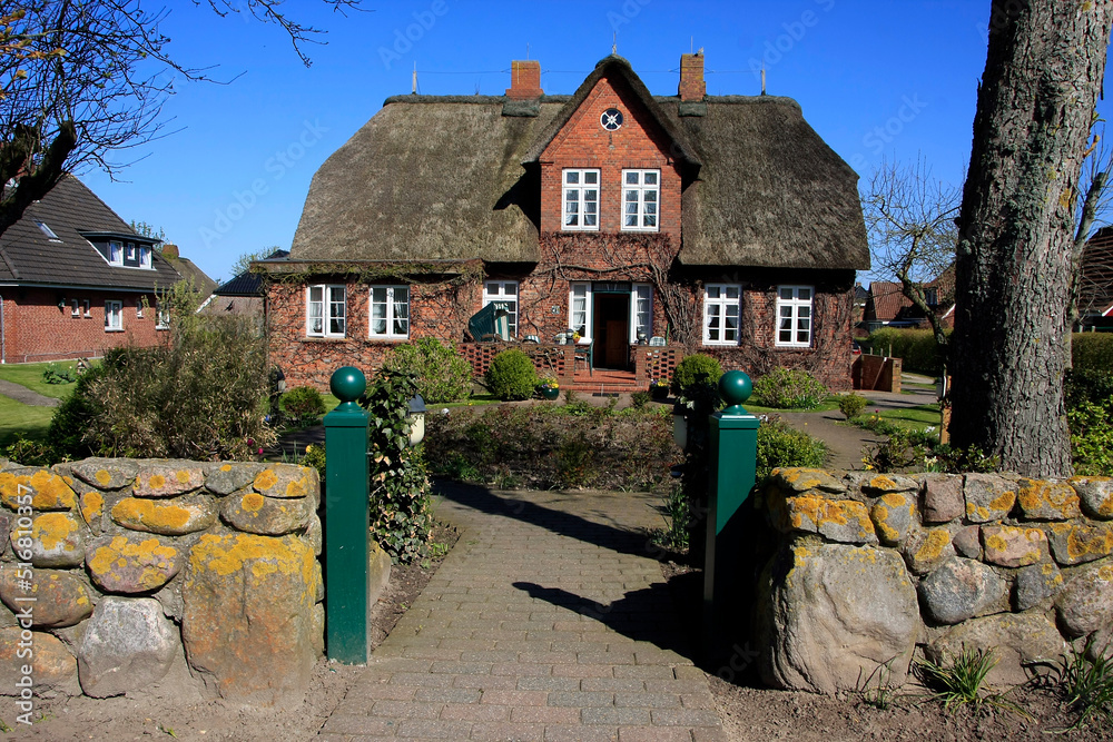 Schilfgedeckte Häuser auf der Insel Föhr, SchleswigHolstein