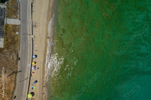 Wyspa Agistrii w Grecji, widok z góry z drona. Widok na piękne morze śródziemne. 