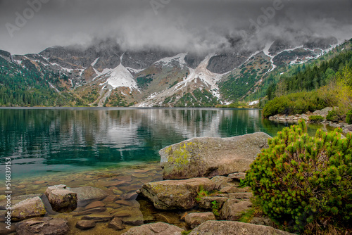 Fototapeta Naklejka Na Ścianę i Meble -  Jezioro górskie Morskie Oko w Tatrach