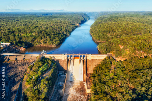 D Warragamba mid dam lake