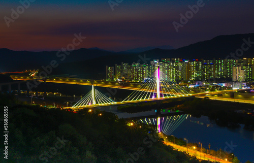 고속도로 다리가 보이는 멋진야경 Great night view of the highway bridge