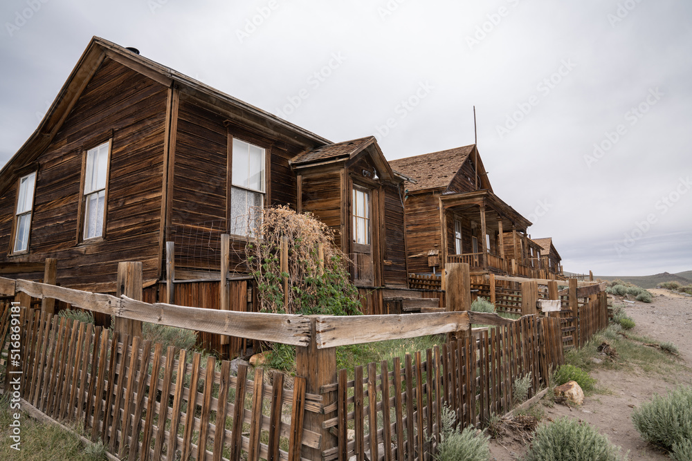 Old Mining Ghost Town In Bodie State Historic Park, California. A Popular Tourist Destination Near Bridgeport. - obrazy, fototapety, plakaty 
