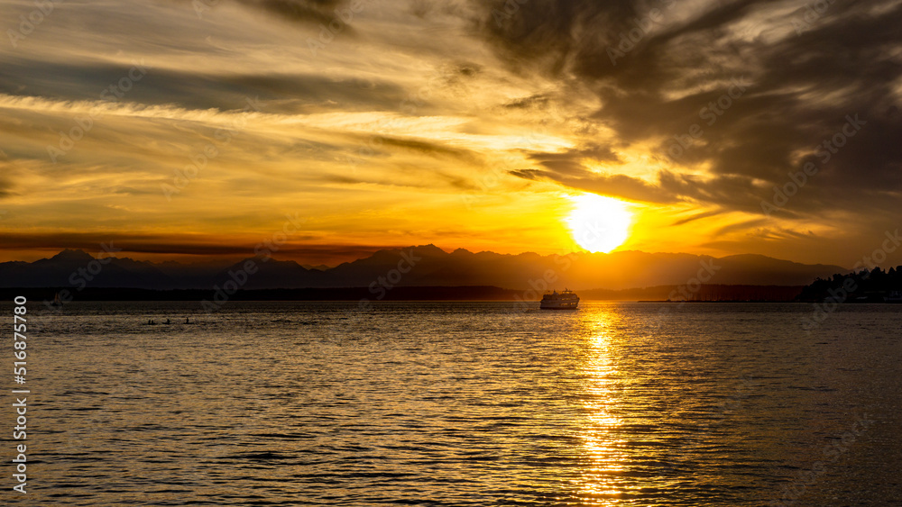 Obraz premium Sunset over Puget Sound, Seattle, WA