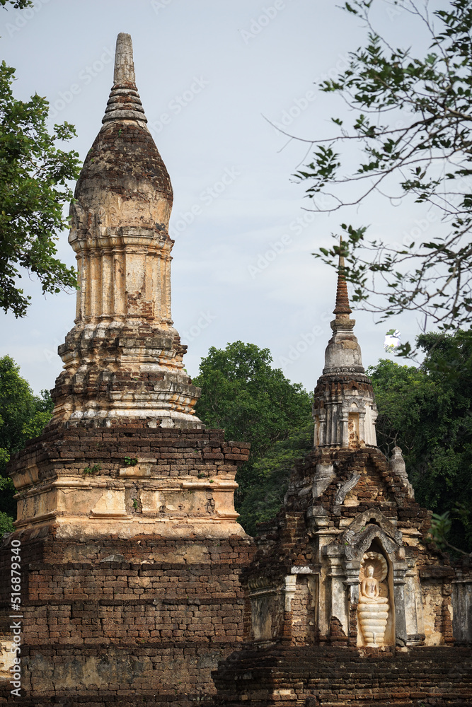 Fototapeta premium Archaeological and Buddhist sites, historical religious sites, Buddha, temples, ceremonial areas, religious attractions, Buddhist churches, antiques, pagodas, nature and dharma, Buddha statue.