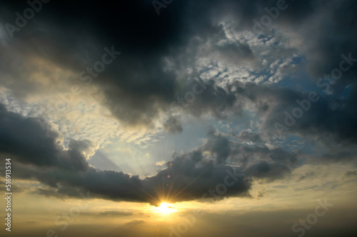 sun rays and clouds © 曹宇