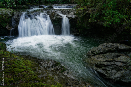 Fototapeta Naklejka Na Ścianę i Meble -  Six Mile Creek walkway, the weir and waterfall, Murchison, south island, Aotearoa / New Zealand