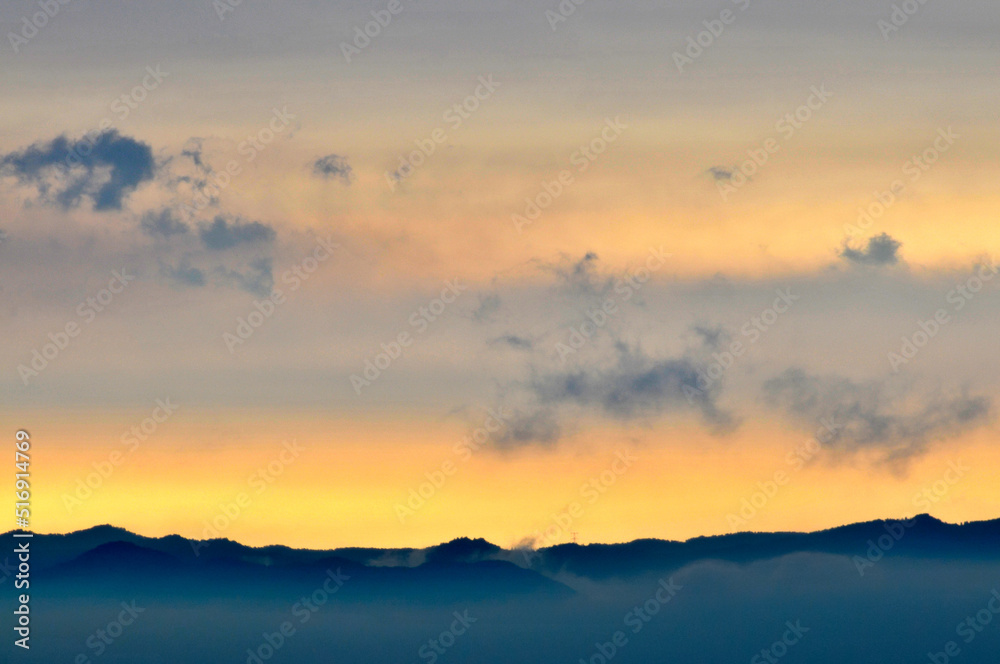 Obraz premium Dramatic panorama sky after sunrise