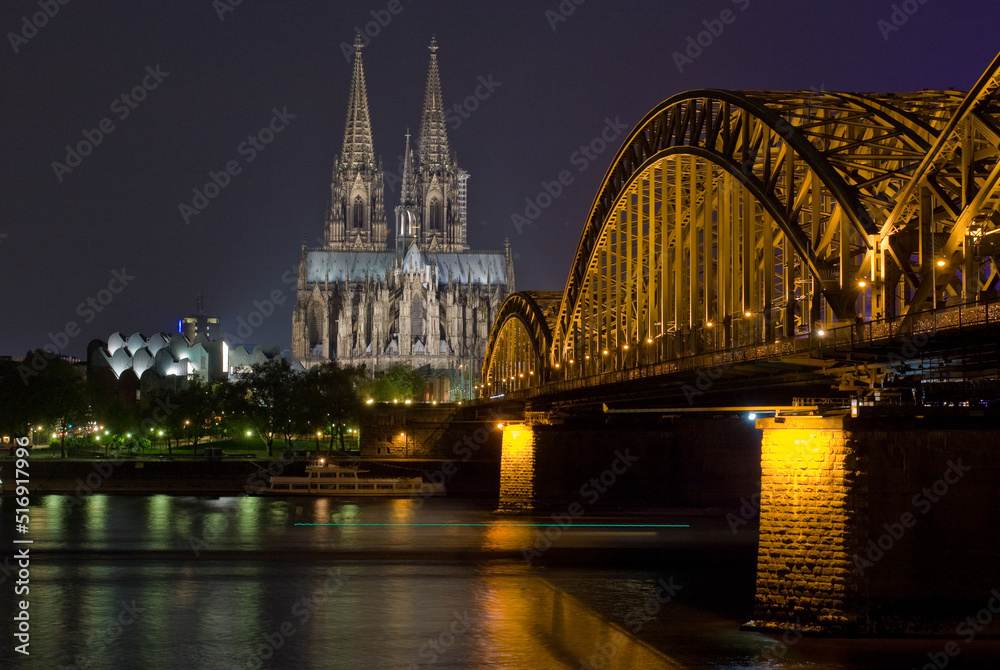 Fototapeta premium Hohenzollernbrücke mit Kölner Dom