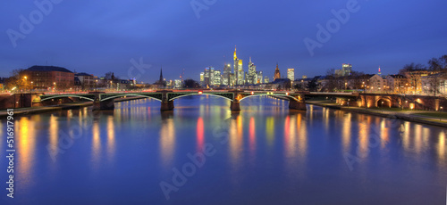 Skyline Frankfurt mit Ignatz-Bubis-Brücke