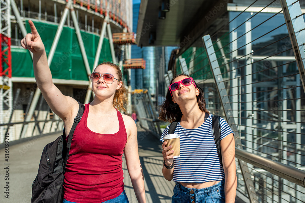 two young women travelling in the city, summer tourism for college students