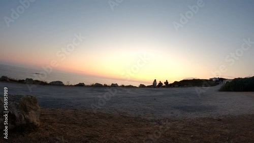 Sol del atardecer cazendo sobre el mar