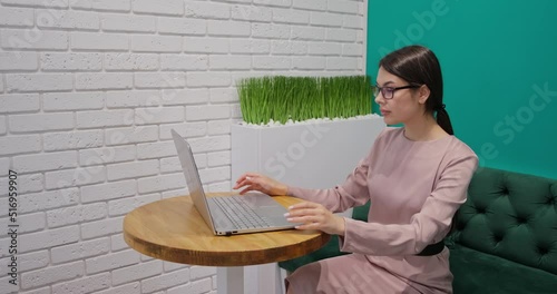 European business woman gets up and types the text standing up