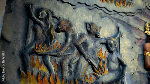 Φωτογραφία A painting on a wall in a Buddhist temple depicting hell