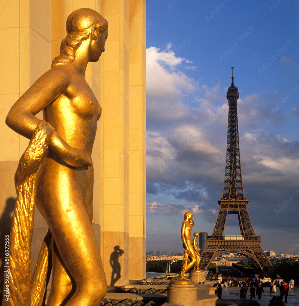 View from the Trocadéro, Golden statues and Eiffel Tower,Paris, France - obrazy, fototapety, plakaty 